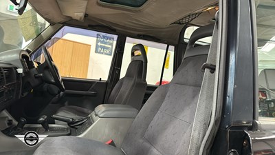 Lot 32 - 1998 LAND ROVER DISCOVERY V8I A