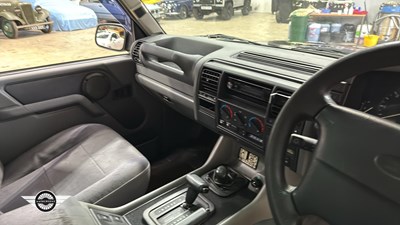 Lot 32 - 1998 LAND ROVER DISCOVERY V8I A