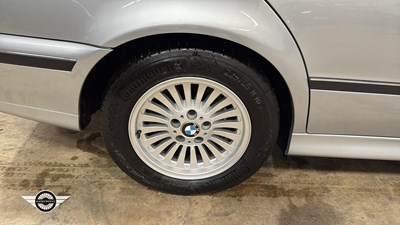 Lot 46 - 1998 BMW 523I SE AUTO