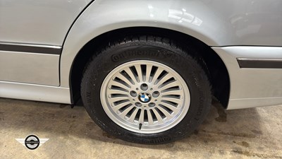 Lot 46 - 1998 BMW 523I SE AUTO