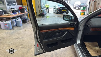 Lot 46 - 1998 BMW 523I SE AUTO