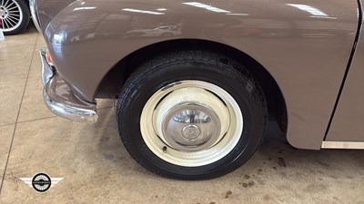 Lot 76 - 1970 MORRIS MINOR