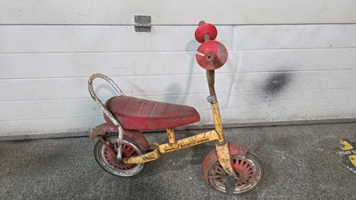 Lot 459 - CHILD'S TRIANG BICYCLE