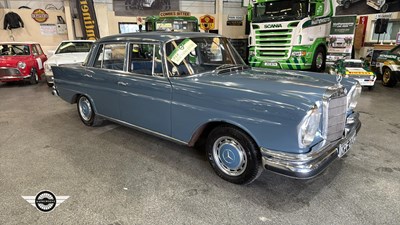 Lot 140 - 1965 MERCEDES 230 S