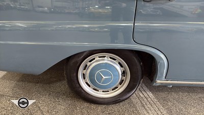 Lot 140 - 1965 MERCEDES 230 S