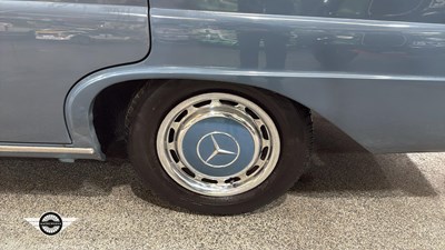 Lot 140 - 1965 MERCEDES 230 S