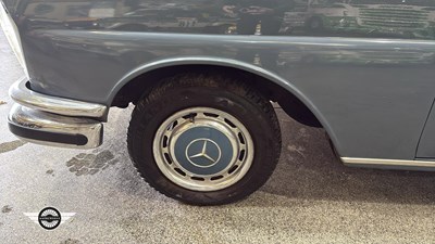 Lot 140 - 1965 MERCEDES 230 S