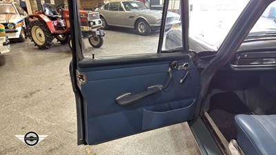 Lot 140 - 1965 MERCEDES 230 S