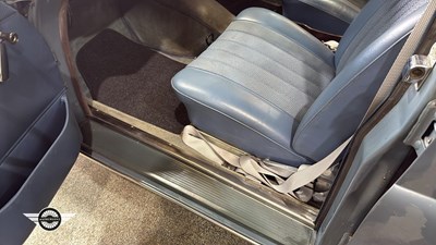 Lot 140 - 1965 MERCEDES 230 S