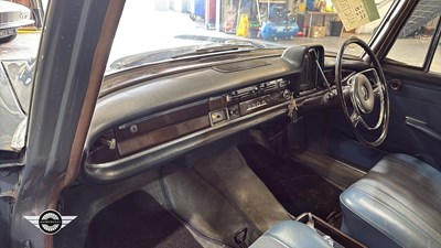 Lot 140 - 1965 MERCEDES 230 S