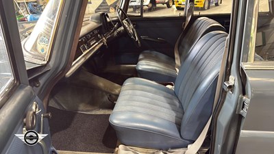 Lot 140 - 1965 MERCEDES 230 S
