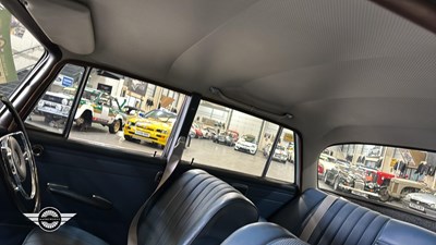 Lot 140 - 1965 MERCEDES 230 S