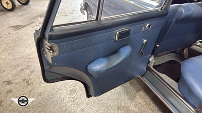 Lot 140 - 1965 MERCEDES 230 S