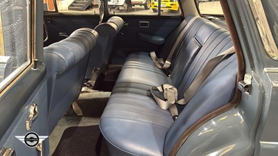 Lot 140 - 1965 MERCEDES 230 S