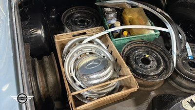 Lot 140 - 1965 MERCEDES 230 S