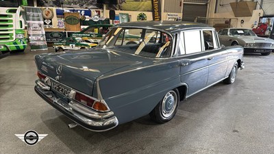 Lot 140 - 1965 MERCEDES 230 S