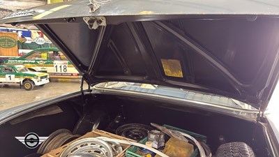 Lot 140 - 1965 MERCEDES 230 S