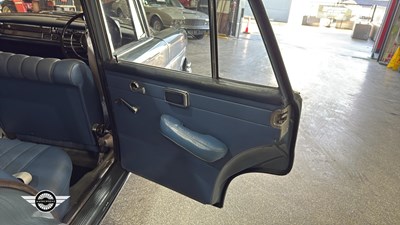 Lot 140 - 1965 MERCEDES 230 S