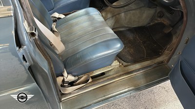 Lot 140 - 1965 MERCEDES 230 S