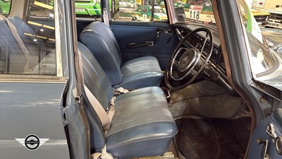 Lot 140 - 1965 MERCEDES 230 S