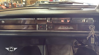 Lot 140 - 1965 MERCEDES 230 S