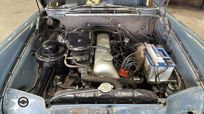 Lot 140 - 1965 MERCEDES 230 S