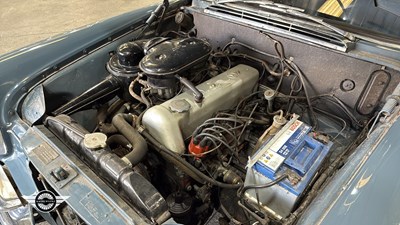 Lot 140 - 1965 MERCEDES 230 S