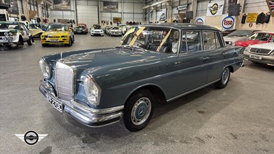 Lot 140 - 1965 MERCEDES 230 S