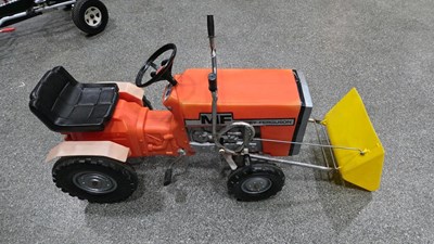 Lot 423 - CHILD'S MASSEY FERGUSON PEDAL TRACTOR