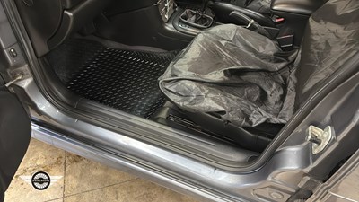 Lot 172 - 2001 VAUXHALL VECTRA SRI 150