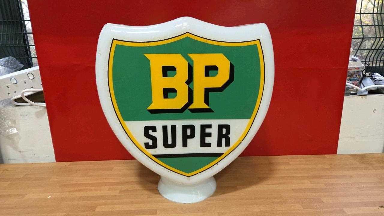 Lot 1 - BP SUPER GLASS GLOBE