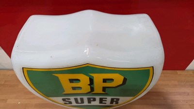 Lot 1 - BP SUPER GLASS GLOBE