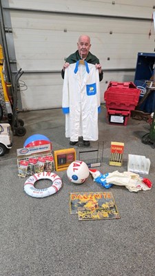 Lot 429 - BOX OF GARAGE ADVERTISING MEMORABILIA