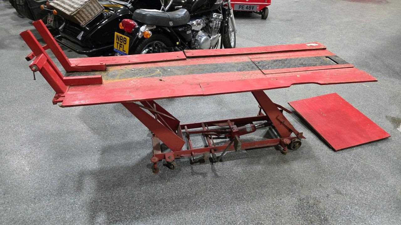 Lot 533 - HYDRAULIC MOTOR CYCLE LIFT