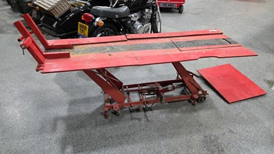 Lot 533 - HYDRAULIC MOTOR CYCLE LIFT