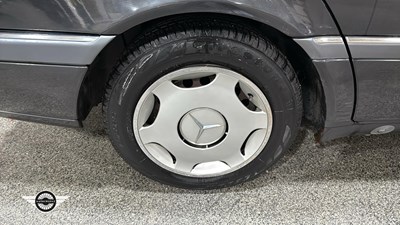 Lot 362 - 1995 MERCEDES C200 ELEGANCE AUTO