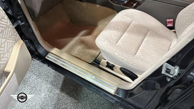 Lot 362 - 1995 MERCEDES C200 ELEGANCE AUTO