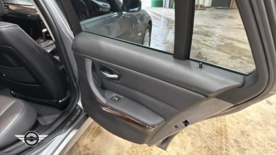 Lot 370 - 2009 BMW 325I SE TOURING AUTO