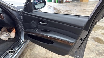 Lot 370 - 2009 BMW 325I SE TOURING AUTO
