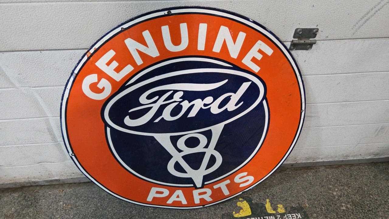 Lot 5 - FORD V8 PARTS REPRODUCTION ENAMEL SIGN 30" DIA