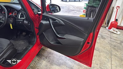 Lot 490 - 2015 VAUXHALL ASTRA EXCITE