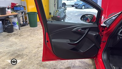 Lot 490 - 2015 VAUXHALL ASTRA EXCITE