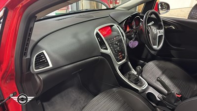 Lot 490 - 2015 VAUXHALL ASTRA EXCITE