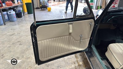 Lot 540 - 1971 MORRIS 1000 TRAVELLER