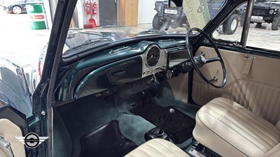 Lot 540 - 1971 MORRIS 1000 TRAVELLER