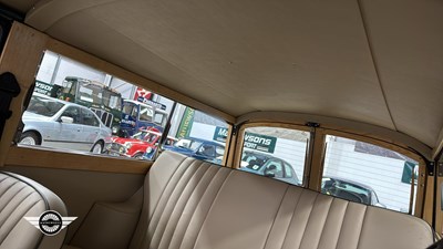 Lot 540 - 1971 MORRIS 1000 TRAVELLER