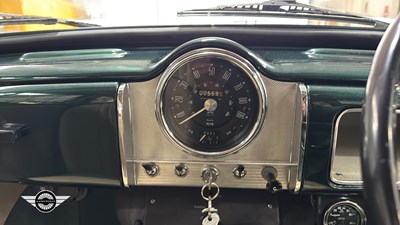 Lot 540 - 1971 MORRIS 1000 TRAVELLER