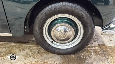 Lot 540 - 1971 MORRIS 1000 TRAVELLER