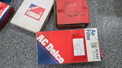 Lot 517 - ASSORTMENT OF OIL & AIR FILTERS