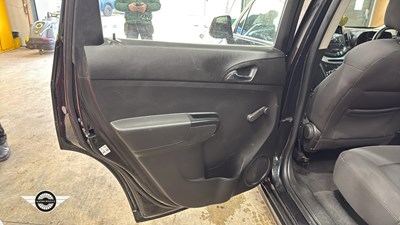 Lot 716 - 2011 CHEVROLET ORLANDO LS